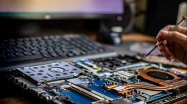 UTN Avellaneda: capacitación en reparación de notebooks