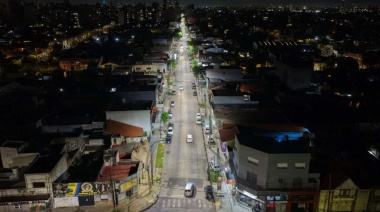 Lanús Gobierno continúa con las tareas de repotenciación de luminarias sobre la Avenida Eva Perón