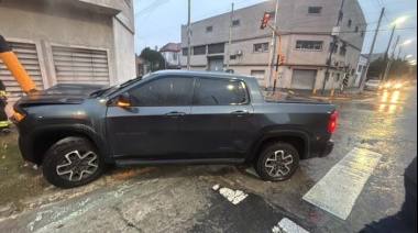 Seis menores fueron detenidos tras robar una camioneta y chocar contra un semáforo en Avellaneda
