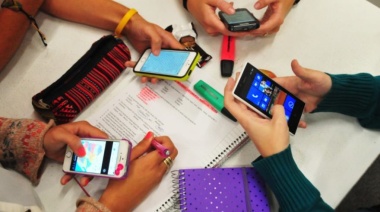 Más de 150 colegios privados bonaerenses ya limitan el uso del celular en secundaria