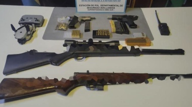 Cayó en Gerli un hombre que habría utilizado un dron para vigilar a sus vecinos y amenazarlos con un arma