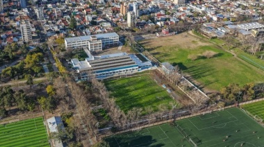 Lanús Gobierno construyó un nuevo campo de deportes en la Escuela Kennedy