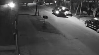 Buscan identificar al conductor que chocó un auto y escapó en Wilde