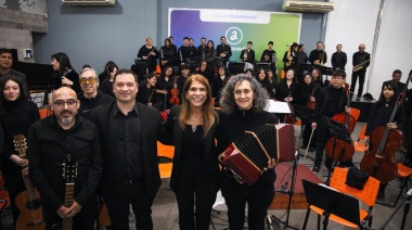 Magdalena Sierra participó de la entrega de bandoneones al Instituto Municipal de Música