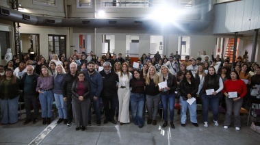 Magdalena Sierra y Walter Correa entregaron Certificados de Formación Laboral a 115 vecinos de Avellaneda