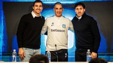 Vojvoda seguirá como entrenador de Racing pese a la crisis futbolística