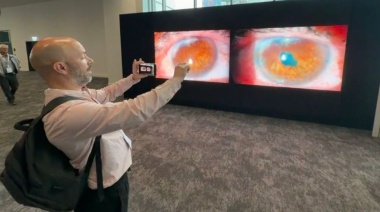 Un médico platense fue reconocido en Londres por una innovadora técnica oftalmológica