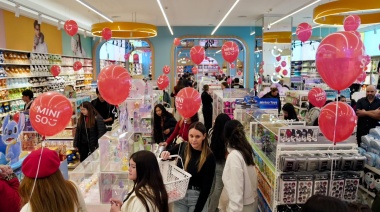 MINISO celebró la apertura de su séptima tienda en Argentina con el abrazo más largo del mundo