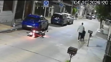 Intentaron robar una moto en Wilde y quedaron registrados por una cámara