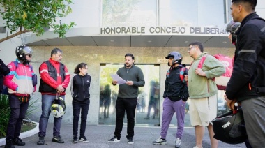 Buscan crear estaciones municipales de descanso para repartidores de plataformas en Avellaneda