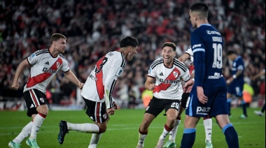 Racing cayó 1-0 ante River en el Monumental y se quedó sin chances de llegar a los playoffs