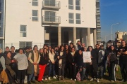 Abrazo solidario en Avellaneda por las viviendas del Edificio Sagol
