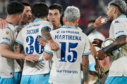 Racing volvió a sonreír de visitante y derrotó a Huracán