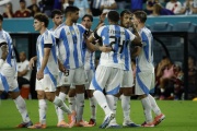 Argentina, sin Messi, derrotó a Venezuela 1-0 en Miami