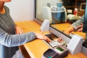 Los bancarios acordaron un nuevo aumento y el salario inicial superará los $2,3 millones