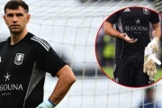 Tras ser campeón en la Europa League, el Dibu Martínez encendió las alarmas en la Selección argentina