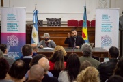 Santalla: "No podemos dejar a nuestros hijos en manos de los algoritmos"