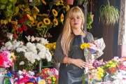 De la crisis a un oficio desconocido: la vida de una mujer entre flores y recuerdos