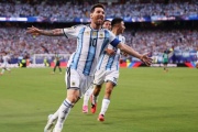 Messi brilló con un triplete y Argentina debutó con una goleada ante Argelia