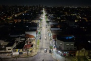 Lanús Gobierno continúa con las tareas de repotenciación de luminarias sobre la Avenida Eva Perón
