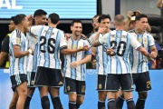 Con un doblete de Messi, Argentina venció a Austria y se clasificó a los 16avos de final