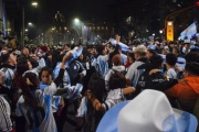 Fiesta en Avellaneda: miles de vecinos celebraron el triunfo de Argentina ante Inglaterra
