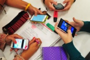 Más de 150 colegios privados bonaerenses ya limitan el uso del celular en secundaria
