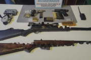 Cayó en Gerli un hombre que habría utilizado un dron para vigilar a sus vecinos y amenazarlos con un arma
