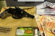 Desbaratan dos puntos de venta de droga en Avellaneda y detienen a dos sospechosos