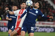 Racing profundizó su crisis y cayó 2-1 ante Huracán