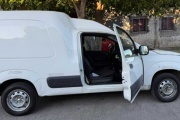 Cuatro menores fueron detenidos tras intentar abrir una camioneta en Villa Domínico