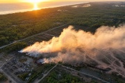 Incendio en Sarandí: desplegaron un amplio operativo de bomberos para controlar el fuego