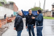 Julián Álvarez recorrió las obras de mejoramiento del espacio público en los alrededores del Cementerio Municipal