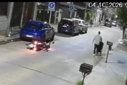 Intentaron robar una moto en Wilde y quedaron registrados por una cámara