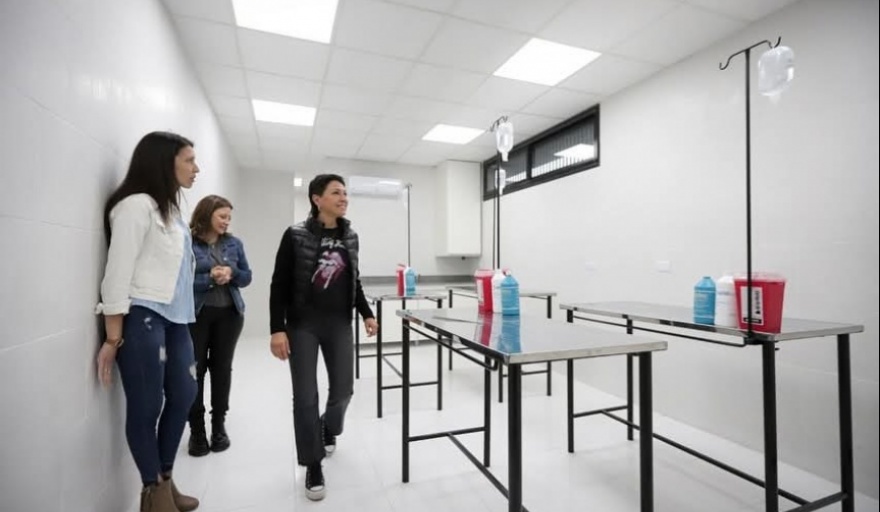 Mayra Mendoza supervisó la nueva veterinaria municipal en Don Bosco