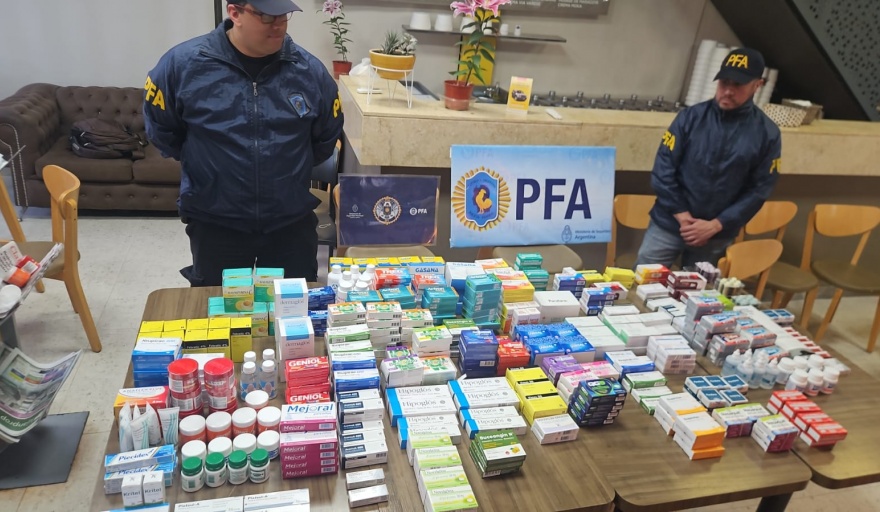 Allanan una estación de servicio  por venta ilegal de medicamentos