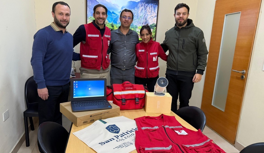 Entrega solidaria por parte del Colegio San Patricio a Cruz Roja Avellaneda