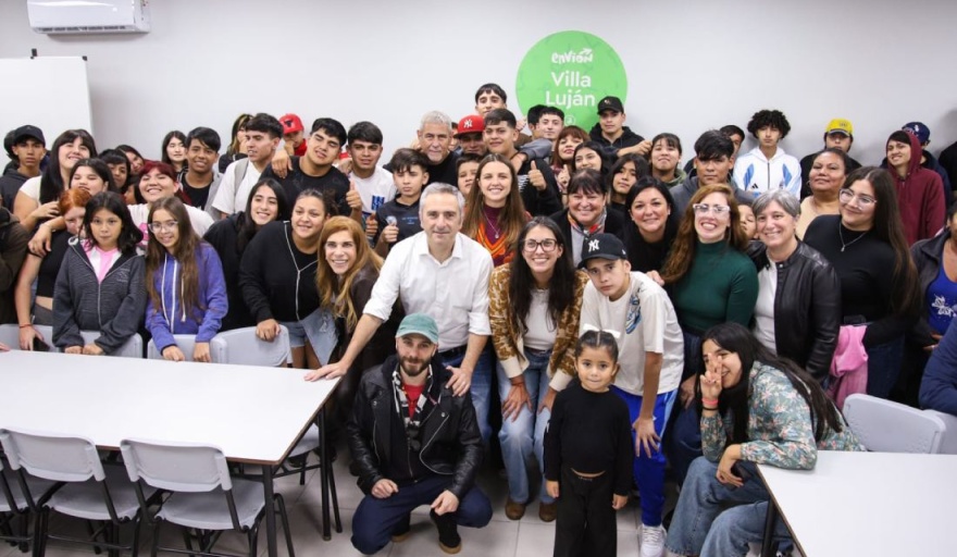 El intendente Ferraresi y el ministro Larroque inauguraron dos nuevos edificios del Programa Envión