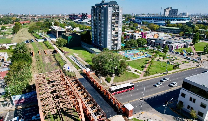 Ferraresi inauguró un nuevo tramo del Paseo del Ferrocarril en Avellaneda