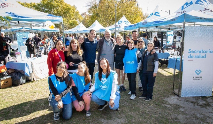 Julián Álvarez visitó la jornada integral de zoonosis en el Parque Central Las Colonias