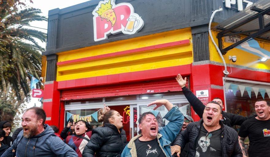 El destino unió al Indio Solari con una pizzería de Avellaneda que hoy es símbolo de su despedida